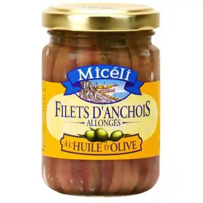 Elongated anchovy fillets in olive oil