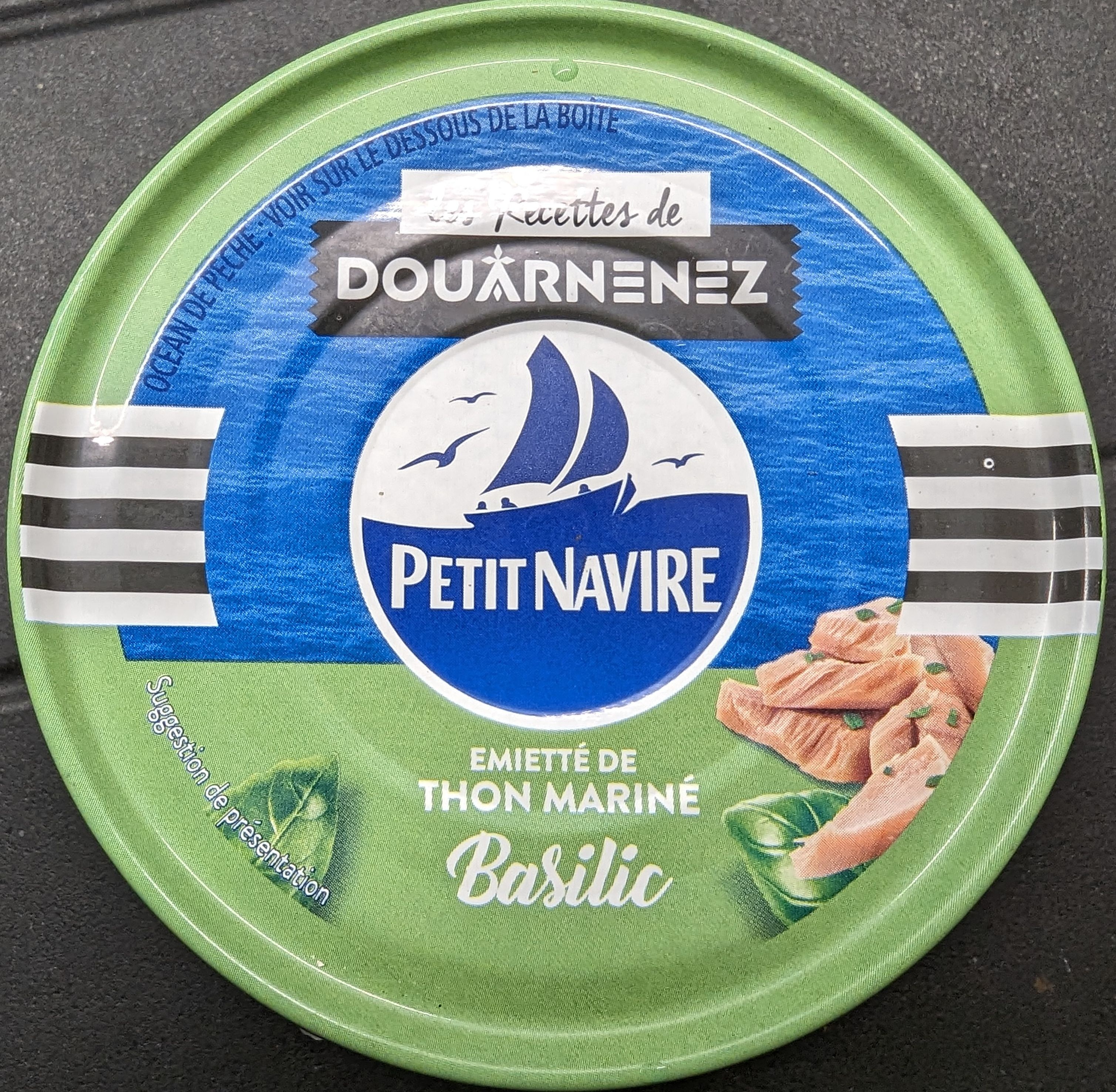 Petit navire Basil-marinated tuna flakes
