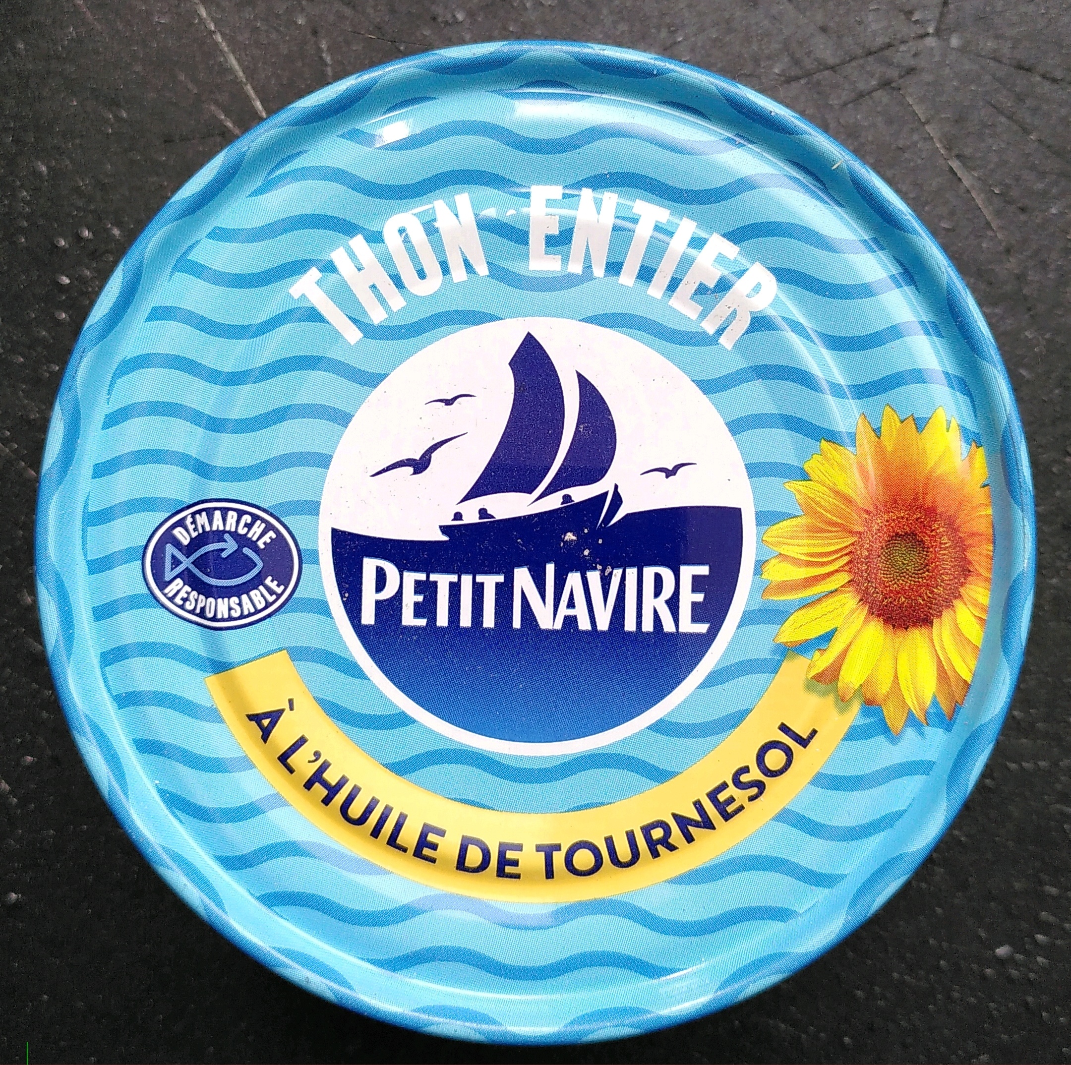 Petit navire whole tuna in sunflower oil