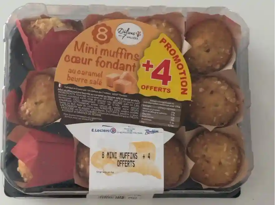 Mini muffins with caramel fondant heart
